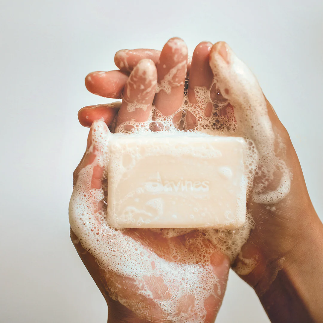 Твёрдый шампунь для деликатного очищения волос - Davines Momo Shampoo bar