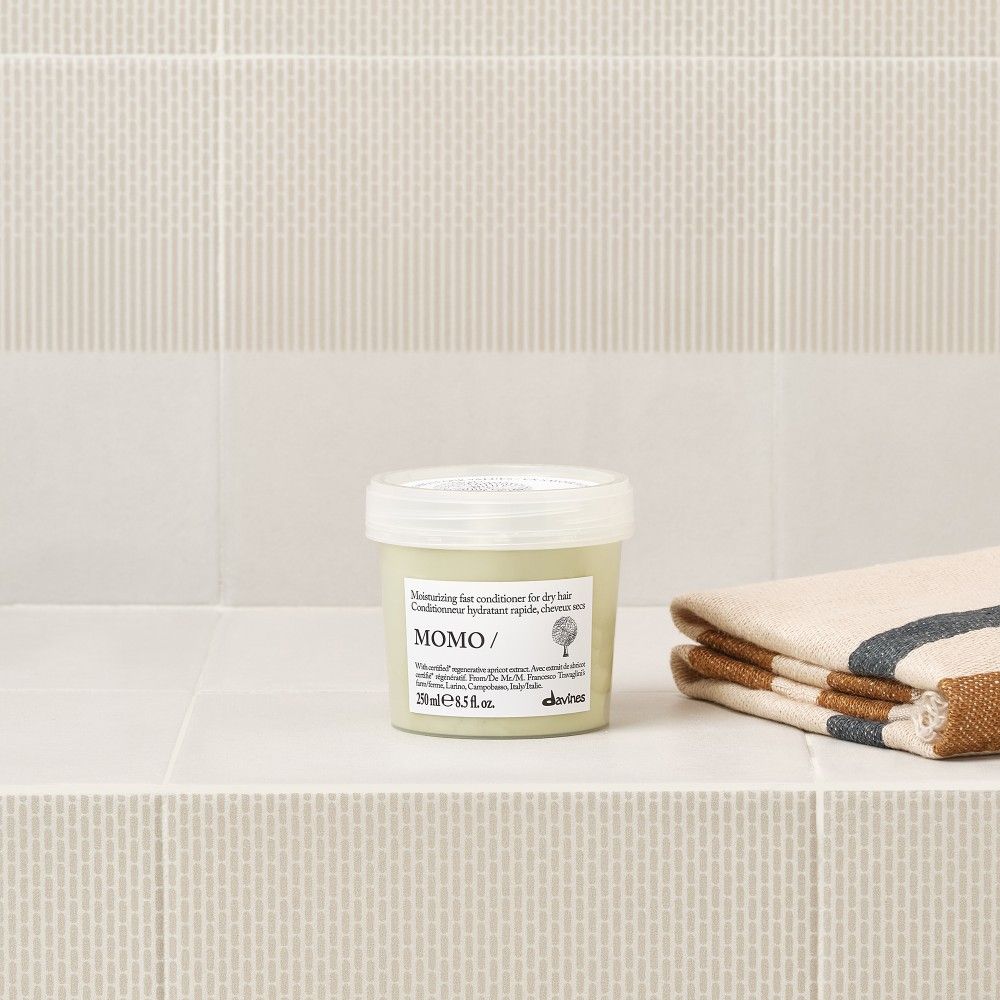 Увлажняющий кондиционер, облегчающий расчесывание волос - Davines Essential Haircare MoMo Conditioner