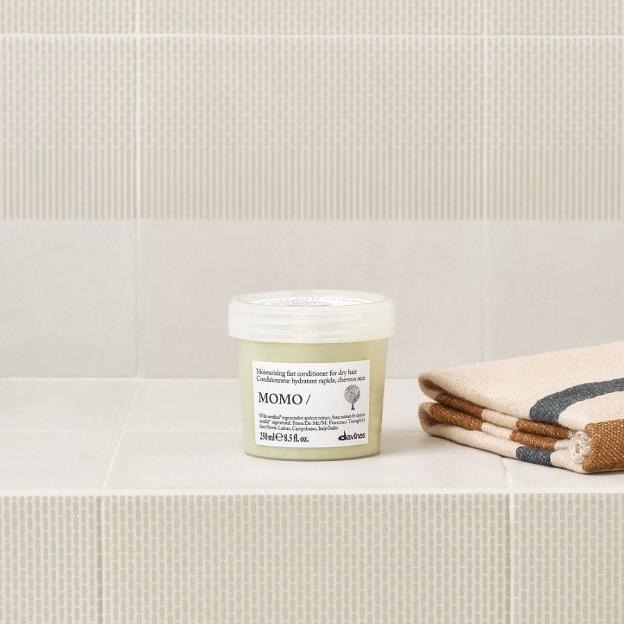 Увлажняющий кондиционер, облегчающий расчесывание волос - Davines Essential Haircare MoMo Conditioner