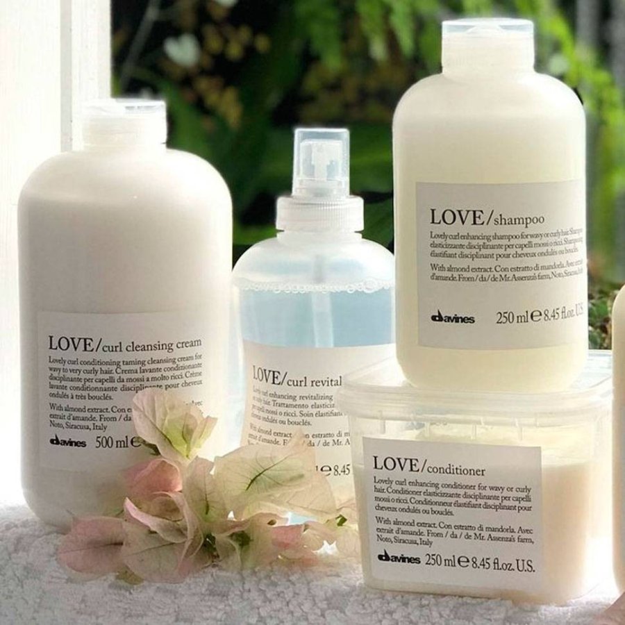 Очищающая пенка для усиления завитка - Davines Essential Haircare Love Curl cleansing cream